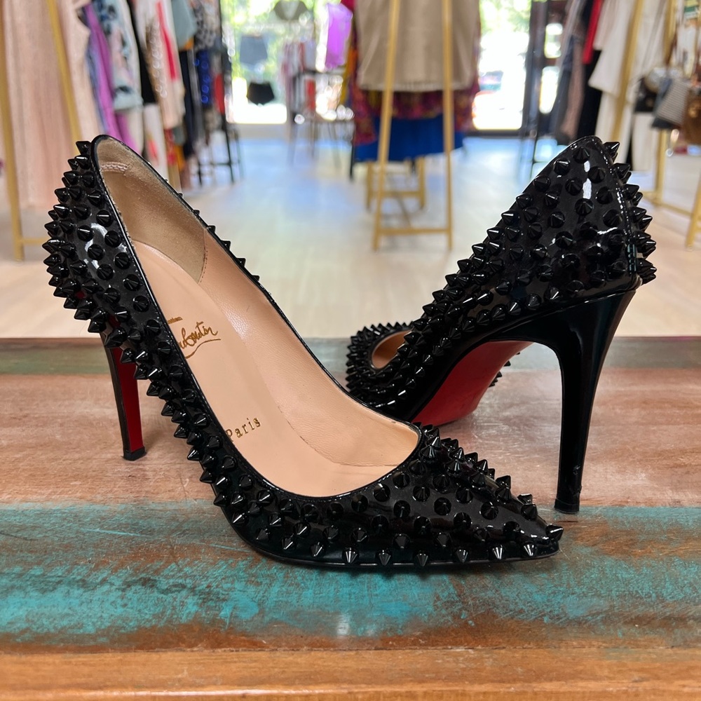 Priced To Sell Quick ⬇️ Christian Louboutin Spike Pump Heels Black  37.5 🫦